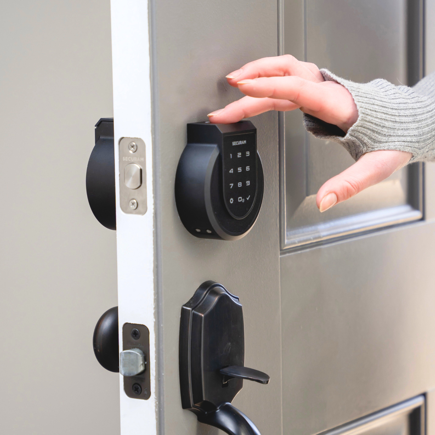 TechHive provides Securam Touch smart lock review: It might look more at home on a military base, but this fingerprint reader-equipped lock offers solid security by Christopher Null