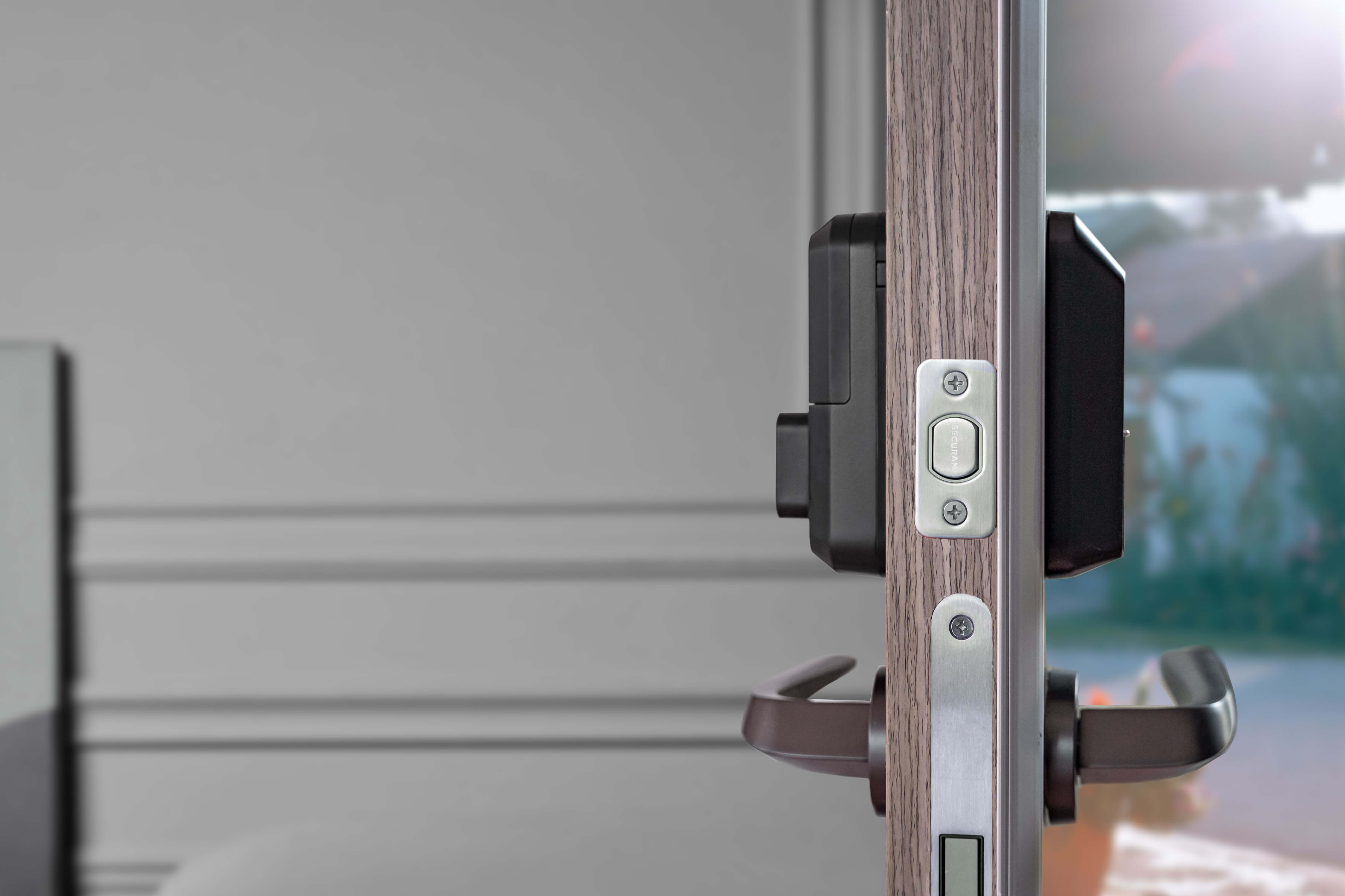 EASY TO INSTALL Install in just 15 minutes. The app will guide you step-by-step. SECURAM EOS fits on most doors.